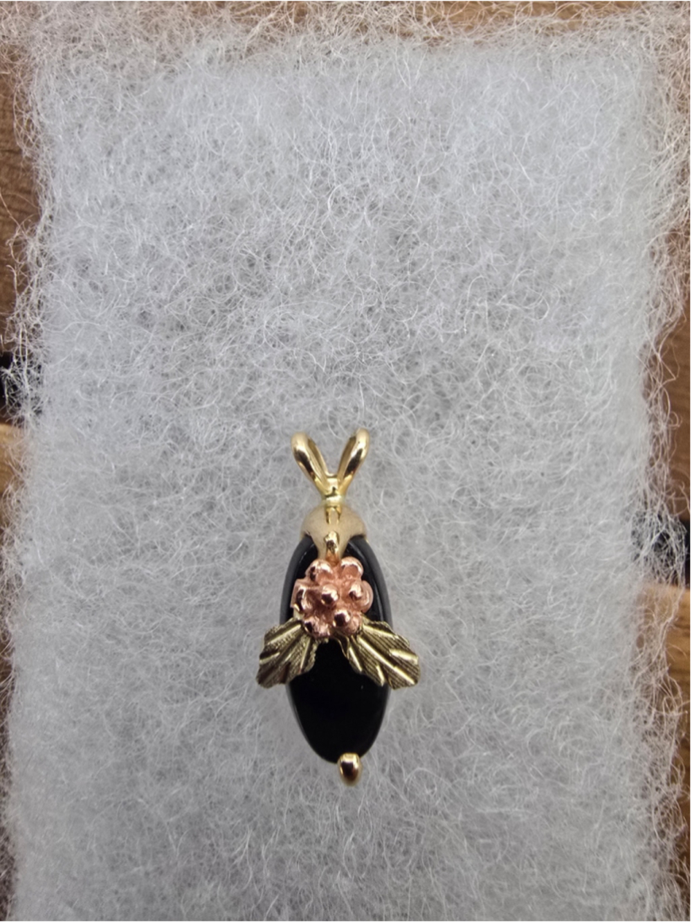 Gorgeous Vintage Black Hills Gold 10K Yellow Gold Onyx Flower Pendant